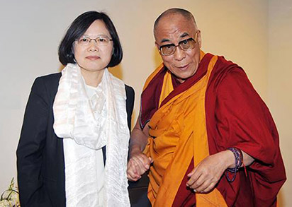 ༸གོང་ས་མཆོག་གིས་ཐེ་ཝན་སྲིད་འཛིན་གསར་པ་མཆོག་ལ་འཚམས་འདྲི་བསྩལ་བ། ༸གོང་ས་མཆོག་གིས་ཐེ་ཝན་སྲིད་འཛིན་གསར་པ་མཆོག་ལ་འཚམས་འདྲི་བསྩལ་བ།