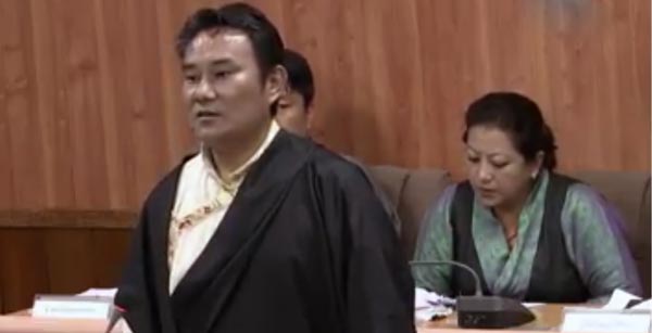 ས་གནས་ཁག་ཏུ་སྨན་པ་མེད་པའི་དཀའ་ངལ་སེལ་སླད་འཕྲོད་བསྟེན་ལས་ཁུངས་གཙོས་སྤྱི་ཚོགས་རང་ནས་དེར་ཐུགས་འགན་བཞེས་དགོས་པ་གསུངས་སོང་། ས་གནས་ཁག་ཏུ་སྨན་པ་མེད་པའི་དཀའ་ངལ་སེལ་སླད་འཕྲོད་བསྟེན་ལས་ཁུངས་གཙོས་སྤྱི་ཚོགས་རང་ནས་དེར་ཐུགས་འགན་བཞེས་དགོས་པ་གསུངས་སོང་།