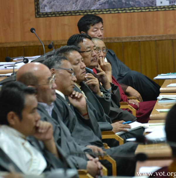 བཙན་བྱོལ་བོད་མིའི་རང་དབང་གཅེས་འཛིན་དང་བླང་དཔྱ་དངུལ་ལག་དེབ་ཐོག་བགྲོ་གླེང་ལྷུག་པོ་གནང་པ། བཙན་བྱོལ་བོད་མིའི་རང་དབང་གཅེས་འཛིན་དང་བླང་དཔྱ་དངུལ་ལག་དེབ་ཐོག་བགྲོ་གླེང་ལྷུག་པོ་གནང་པ།