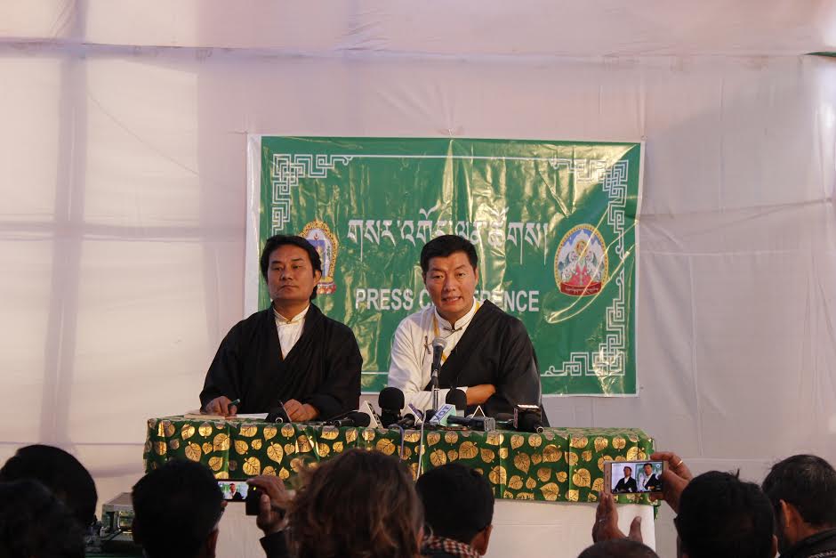 དུས་འཁོར་དབང་ཆེན་ཞུ་བར་བཀག་སྡོམ་བྱེད་མེད་ཅེས་བརྗོད་པ་དེ་ཁུངས་ལུང་མེད་པའི་ཧམ་བཤད་རེད། དུས་འཁོར་དབང་ཆེན་ཞུ་བར་བཀག་སྡོམ་བྱེད་མེད་ཅེས་བརྗོད་པ་དེ་ཁུངས་ལུང་མེད་པའི་ཧམ་བཤད་རེད།