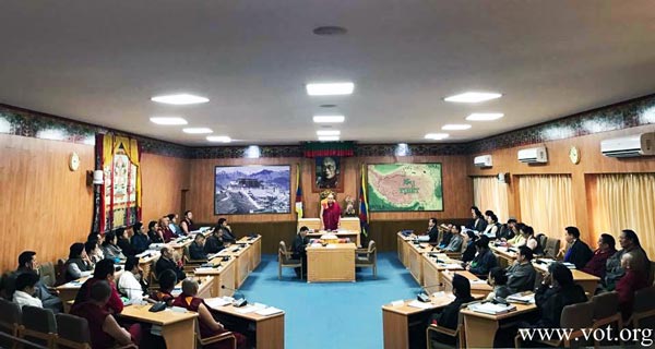 སྤྱི་འཐུས་ལྷན་ཚོགས་ནས་སྒོར་ས་ཡ་ཉིས་སྟོང་བཞི་བརྒྱ་ལྷག་གི་སྔོན་རྩིས་བཀའ་འཁྲོལ་གནང་པ། སྤྱི་འཐུས་ལྷན་ཚོགས་ནས་སྒོར་ས་ཡ་ཉིས་སྟོང་བཞི་བརྒྱ་ལྷག་གི་སྔོན་རྩིས་བཀའ་འཁྲོལ་གནང་པ།