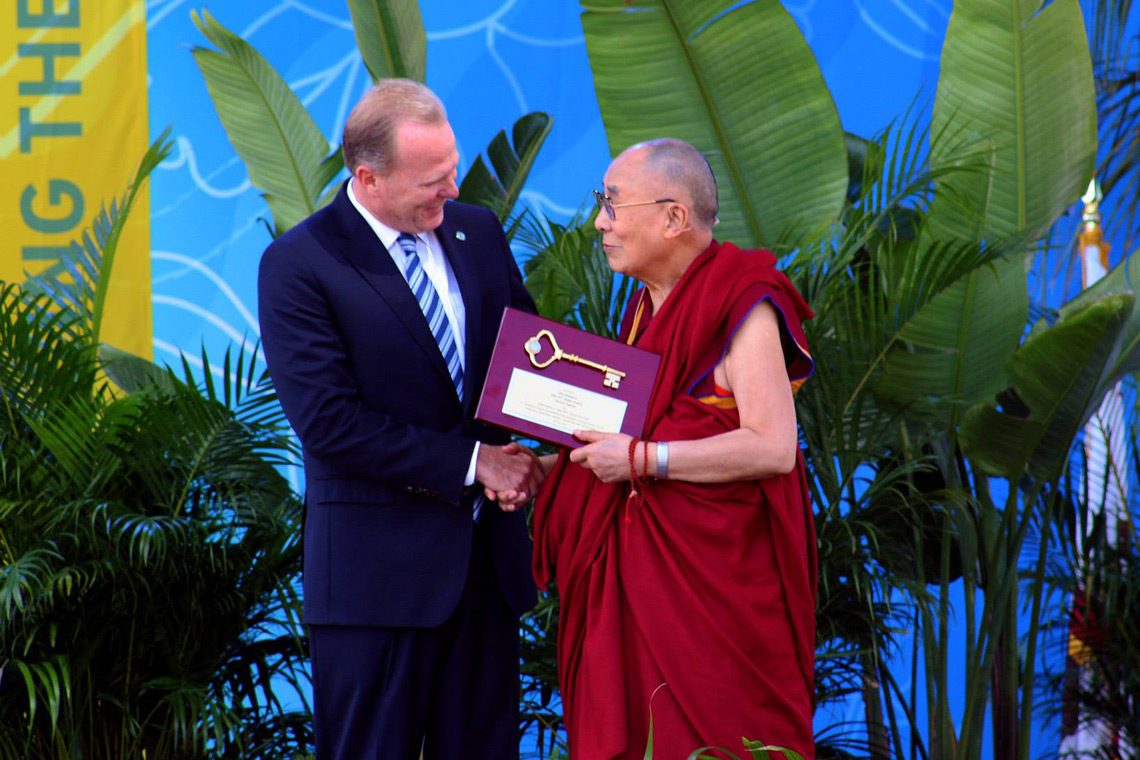 ༸གོང་ས་མཆོག་གིས་སེན་ཌི་ཡ་གོ་གྲོང་ཁྱེར་ནང་མང་ཚོགས་ ༢༥༠༠༠ ལྷག་ལ་བཀའ་སློབ་བསྩལ་འདུག ༸གོང་ས་མཆོག་གིས་སེན་ཌི་ཡ་གོ་གྲོང་ཁྱེར་ནང་མང་ཚོགས་ ༢༥༠༠༠ ལྷག་ལ་བཀའ་སློབ་བསྩལ་འདུག