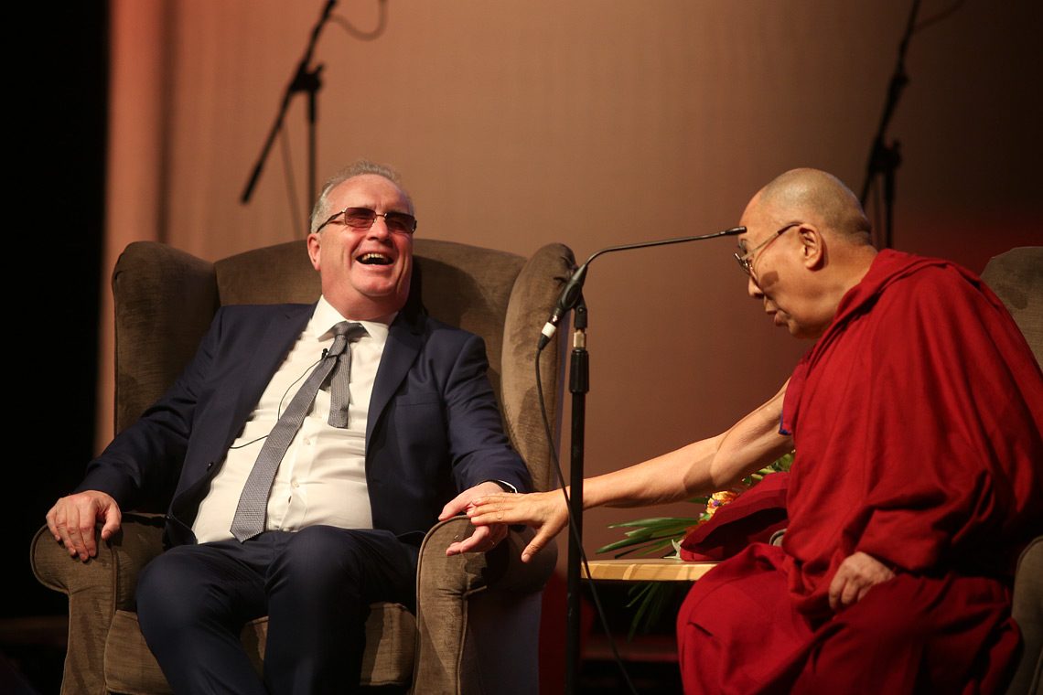 ༸གོང་ས་མཆོག་གིས་མང་ཚོགས་སྟོང་ཕྲག་བརྒལ་བར་བྱམས་བརྩེའི་ཉམས་ལེན་ཐོག་བཀའ་སློབ་སྩལ་བ། ༸གོང་ས་མཆོག་གིས་མང་ཚོགས་སྟོང་ཕྲག་བརྒལ་བར་བྱམས་བརྩེའི་ཉམས་ལེན་ཐོག་བཀའ་སློབ་སྩལ་བ།