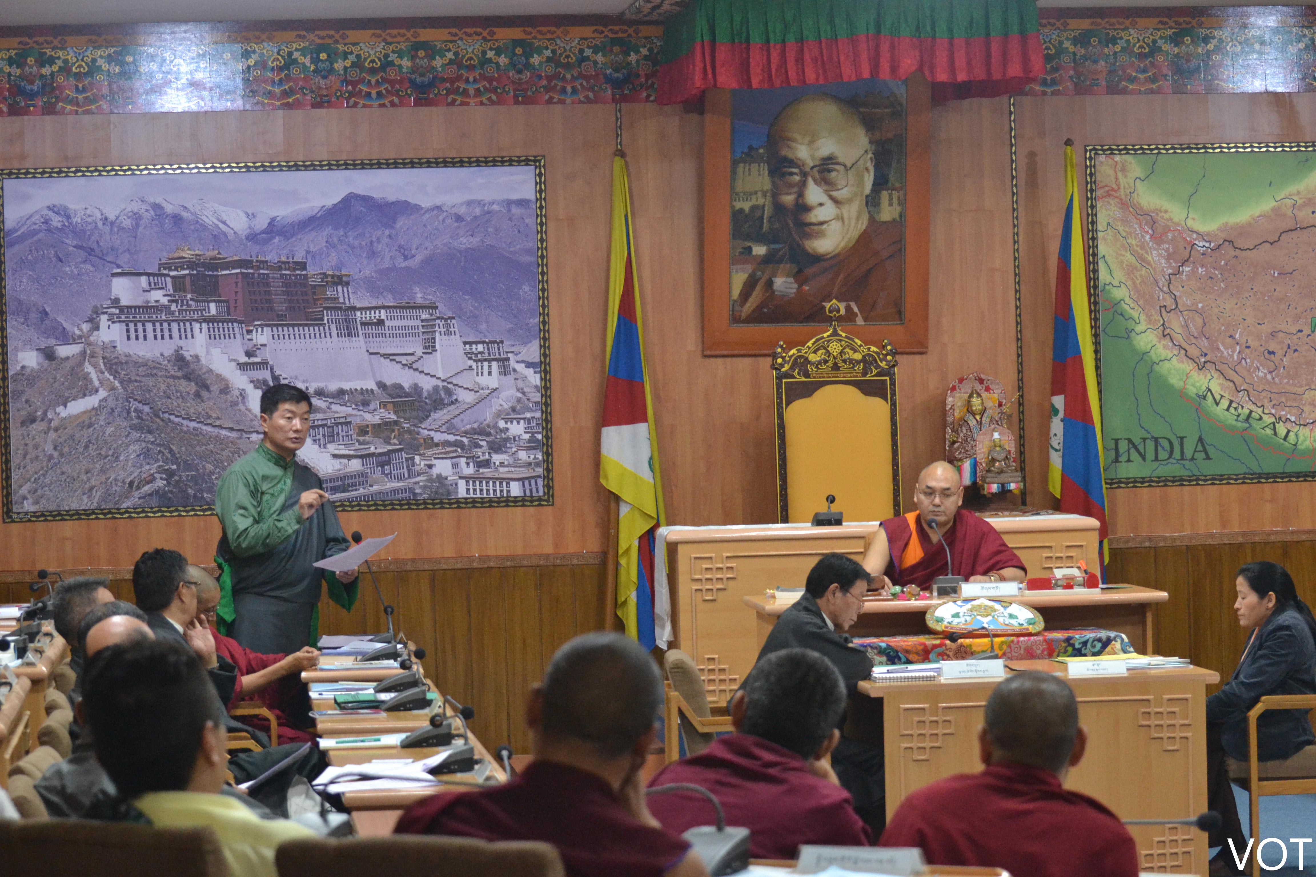 སྲིད་སྐྱོང་མཆོག་གིས་བོད་ཀྱི་ཡུལ་མི་དང་སྐྱབས་བཅོལ་བ་གཉིས་དབྱེ་བ་གསལ་པོ་ཕྱེ་དགོས་ཞེས་གསུངས་སོང་། སྲིད་སྐྱོང་མཆོག་གིས་བོད་ཀྱི་ཡུལ་མི་དང་སྐྱབས་བཅོལ་བ་གཉིས་དབྱེ་བ་གསལ་པོ་ཕྱེ་དགོས་ཞེས་གསུངས་སོང་།