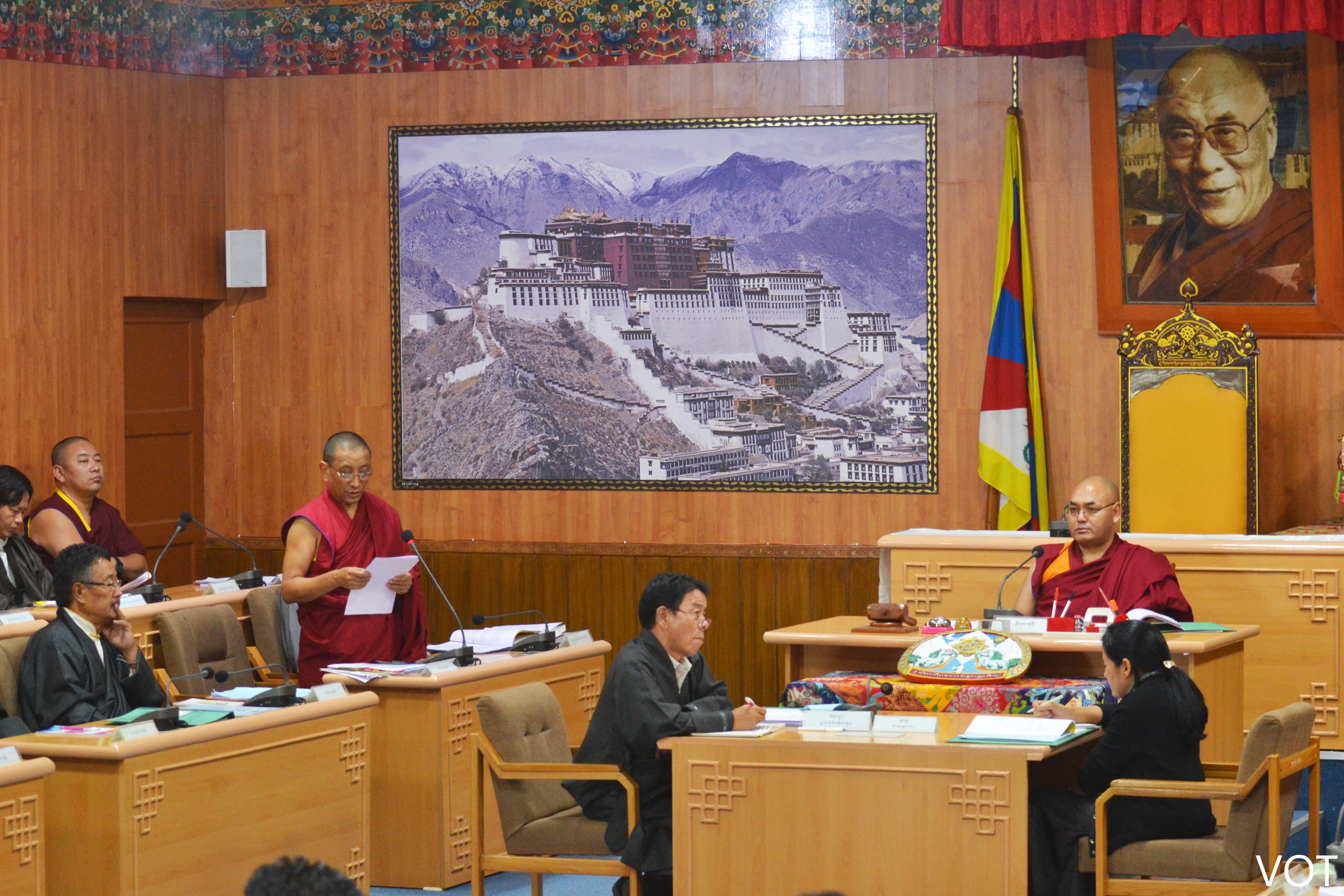 ཆོས་རིག་བཀའ་བློན་མཆོག་ལ་གནས་ཆུང་ཆོས་རྒྱལ་ཆེན་པོའི་གནད་དོན་སྐོར་འདྲི་རྩད་ནན་པོ་གནང་སོང་། ཆོས་རིག་བཀའ་བློན་མཆོག་ལ་གནས་ཆུང་ཆོས་རྒྱལ་ཆེན་པོའི་གནད་དོན་སྐོར་འདྲི་རྩད་ནན་པོ་གནང་སོང་།