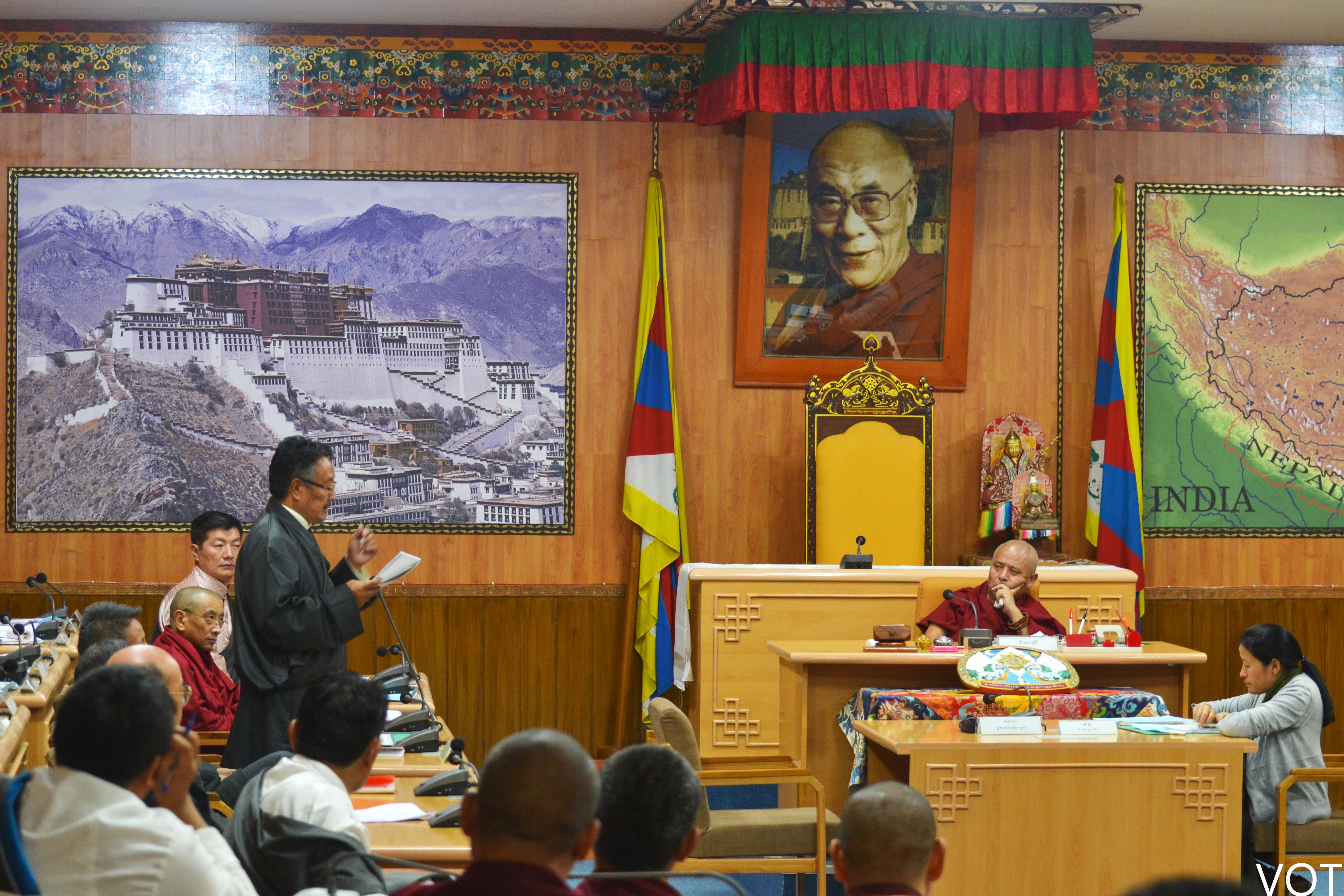 སྤྱི་འཐུས་ཁག་ཅིག་གྲོས་ཚོགས་ནས་ཕྱིར་ཐོན་རྐྱེན་ཉིན་རྒྱབ་གྲོས་ཚོགས་ཀྱི་ཚོགས་དུས་དང་པོ་བར་མཚམས་བཞག་པ། སྤྱི་འཐུས་ཁག་ཅིག་གྲོས་ཚོགས་ནས་ཕྱིར་ཐོན་རྐྱེན་ཉིན་རྒྱབ་གྲོས་ཚོགས་ཀྱི་ཚོགས་དུས་དང་པོ་བར་མཚམས་བཞག་པ།