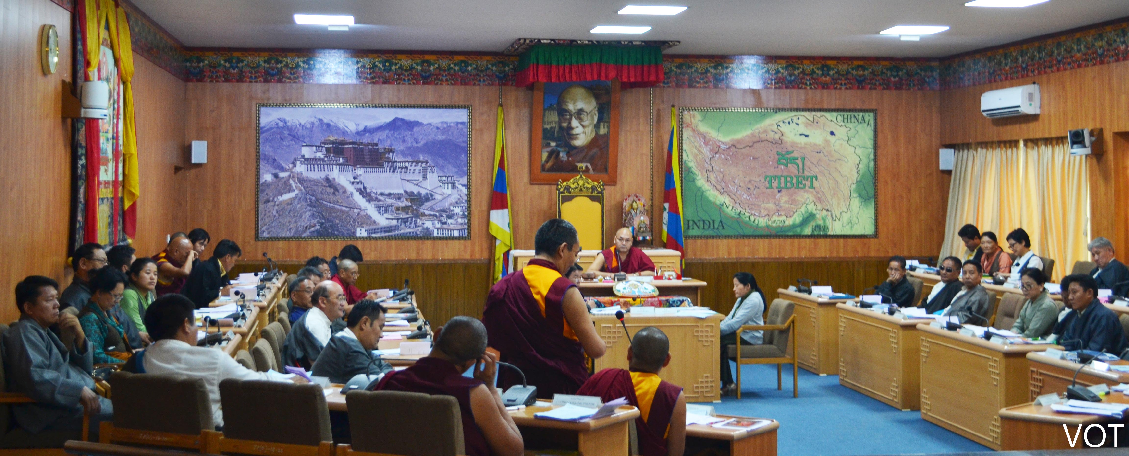 དབུས་སའི་གཞུང་འབྲེལ་མཛད་སྒོ་ཁག་དང་རྒྱུན་འབྲེལ་སྐབས་གཙོ་བོ་བོད་ཀྱི་སྐད་ཡིག་བེད་སྤྱོད་དགོས་པའི་གྲོས་ཆོད་གཏན་འབེབས། དབུས་སའི་གཞུང་འབྲེལ་མཛད་སྒོ་ཁག་དང་རྒྱུན་འབྲེལ་སྐབས་གཙོ་བོ་བོད་ཀྱི་སྐད་ཡིག་བེད་སྤྱོད་དགོས་པའི་གྲོས་ཆོད་གཏན་འབེབས།