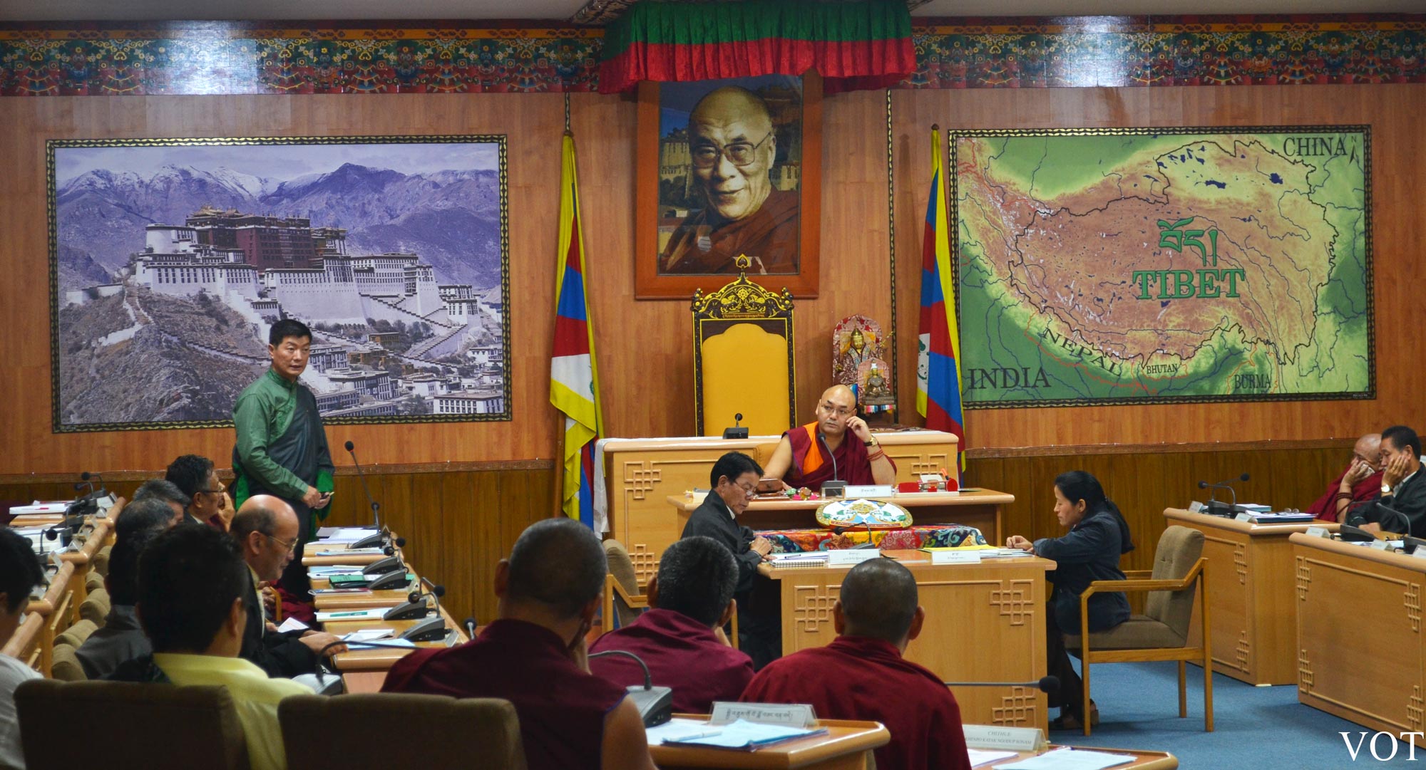 སྲིད་སྐྱོང་མཆོག་གིས་ཕྱི་རྒྱལ་ཁག་ཏུ་བོད་མིའི་གཞིས་ཆགས་དང་སློབ་གྲྭ་གསར་འཛུགས་གནང་ཐབས་མེད་པ་གསུངས་སོང་། སྲིད་སྐྱོང་མཆོག་གིས་ཕྱི་རྒྱལ་ཁག་ཏུ་བོད་མིའི་གཞིས་ཆགས་དང་སློབ་གྲྭ་གསར་འཛུགས་གནང་ཐབས་མེད་པ་གསུངས་སོང་།