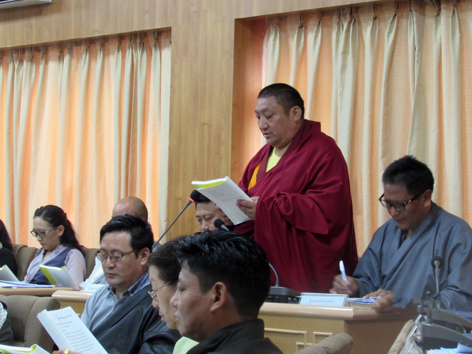 གྲོས་ཚོགས་སུ་མང་ཚོགས་རྩིས་ཁྲའི་ཚོགས་ཆུང་སྐབས་ ༨ པའི་སྙན་ཐོ་འགོད་འབུལ་ཞུས་པ། གྲོས་ཚོགས་སུ་མང་ཚོགས་རྩིས་ཁྲའི་ཚོགས་ཆུང་སྐབས་ ༨ པའི་སྙན་ཐོ་འགོད་འབུལ་ཞུས་པ།