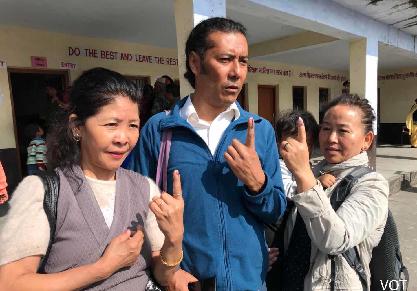 བོད་མི་ཡིན་པ་མ་བརྗེད་པའི་ཐོག་ནས་རྒྱ་གར་འོས་བསྡུའི་ལས་རིམ་ནང་ཞུགས་ཀྱི་ཡོད་པ་གསུངས་སོང་། བོད་མི་ཡིན་པ་མ་བརྗེད་པའི་ཐོག་ནས་རྒྱ་གར་འོས་བསྡུའི་ལས་རིམ་ནང་ཞུགས་ཀྱི་ཡོད་པ་གསུངས་སོང་།
