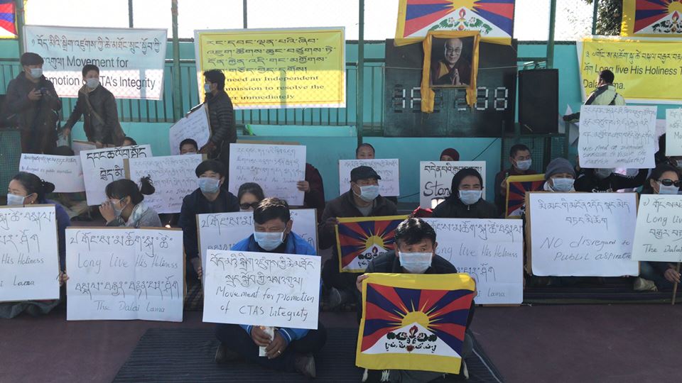 ཨ་རིའི་སྐུ་ཚབ་དོན་གཅོད་འཕོ་འགྱུར་གྱི་གནད་དོན་ཐད་རང་དབང་ལྡན་པའི་ཞིབ་འཇུག་ཚོགས་ཆུང་ཞིག་ཆེད་འཛུགས་དགོས་པའི་ཞུ་འབོད་ཀྱི་ལས་འགུལ་སྤེལ་བ། ཨ་རིའི་སྐུ་ཚབ་དོན་གཅོད་འཕོ་འགྱུར་གྱི་གནད་དོན་ཐད་རང་དབང་ལྡན་པའི་ཞིབ་འཇུག་ཚོགས་ཆུང་ཞིག་ཆེད་འཛུགས་དགོས་པའི་ཞུ་འབོད་ཀྱི་ལས་འགུལ་སྤེལ་བ།