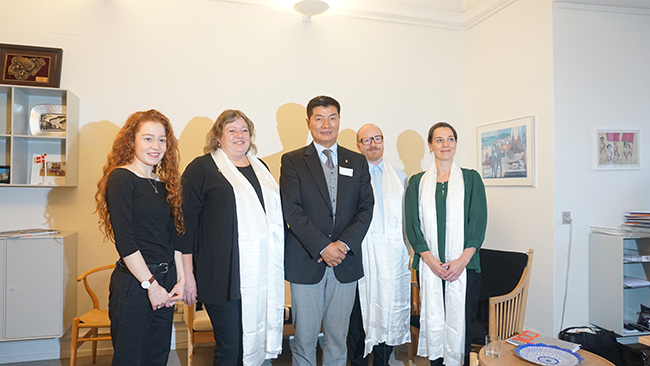 སྲིད་སྐྱོང་མཆོག་གིས་ཌེན་མག་གྲོས་ཚོགས་འཐུས་མི་རྣམས་དང་མཇལ་འཕྲད་གནང་འདུག སྲིད་སྐྱོང་མཆོག་གིས་ཌེན་མག་གྲོས་ཚོགས་འཐུས་མི་རྣམས་དང་མཇལ་འཕྲད་གནང་འདུག