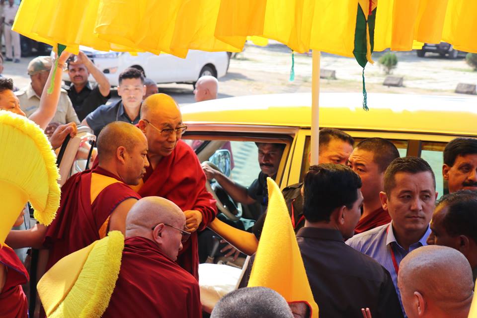 ༸གོང་ས་༸སྐྱབས་མགོན་ཆེན་པོ་མཆོག་འབྲས་སྤུངས་བླ་སྤྱིར་༸ཞབས་སོར་བདེ་བར་འཁོད་པ། ༸གོང་ས་༸སྐྱབས་མགོན་ཆེན་པོ་མཆོག་འབྲས་སྤུངས་བླ་སྤྱིར་༸ཞབས་སོར་བདེ་བར་འཁོད་པ།