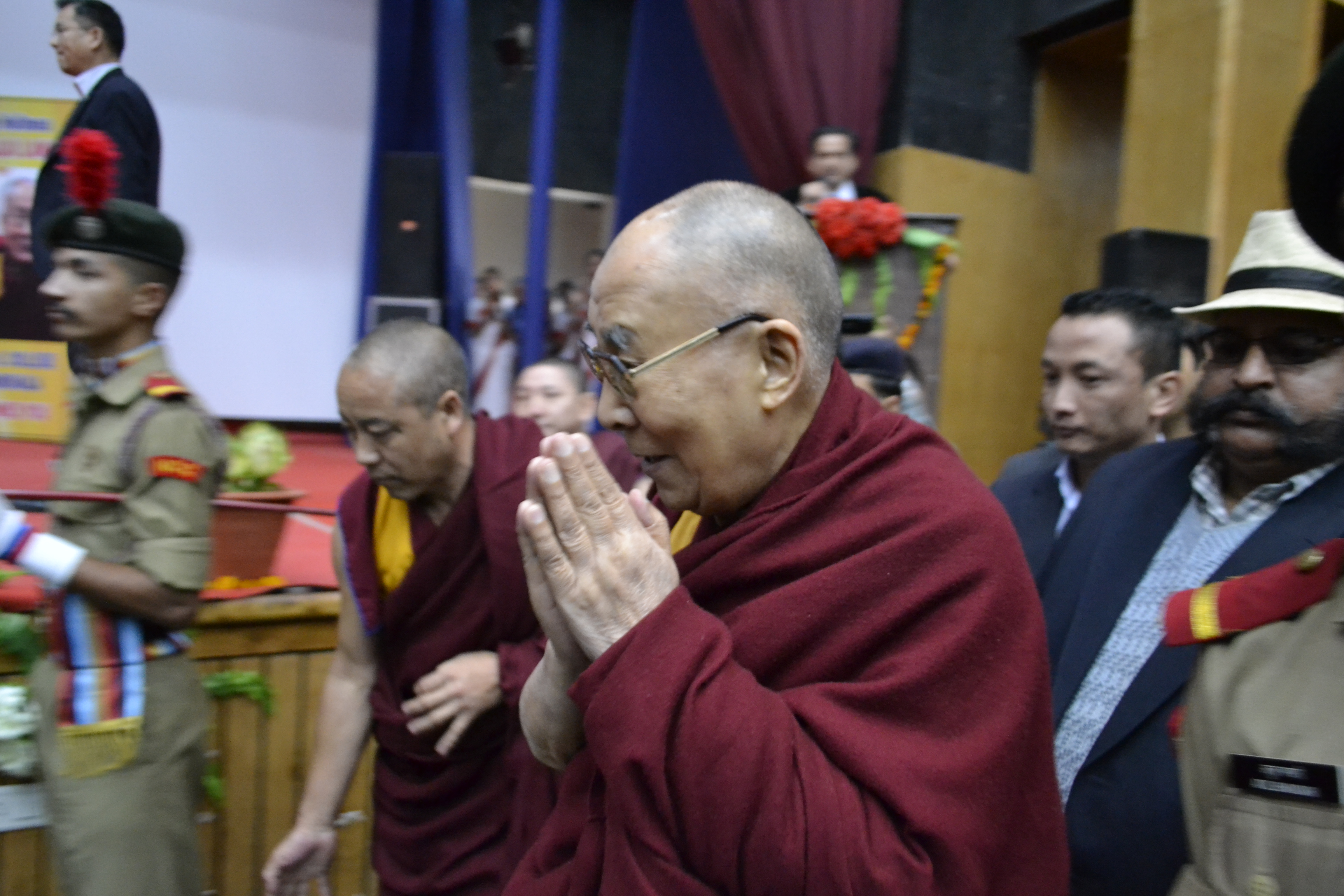 ཆོས་ཚང་མའི་ནང་དོན་སྙིང་པོ་དེ་བྱམས་བརྩེའི་བསམ་པ་གོང་མཐོར་གཏོང་རྒྱུ་ཡིན་པ་བཀའ་བསྩལ་བ། ཆོས་ཚང་མའི་ནང་དོན་སྙིང་པོ་དེ་བྱམས་བརྩེའི་བསམ་པ་གོང་མཐོར་གཏོང་རྒྱུ་ཡིན་པ་བཀའ་བསྩལ་བ།