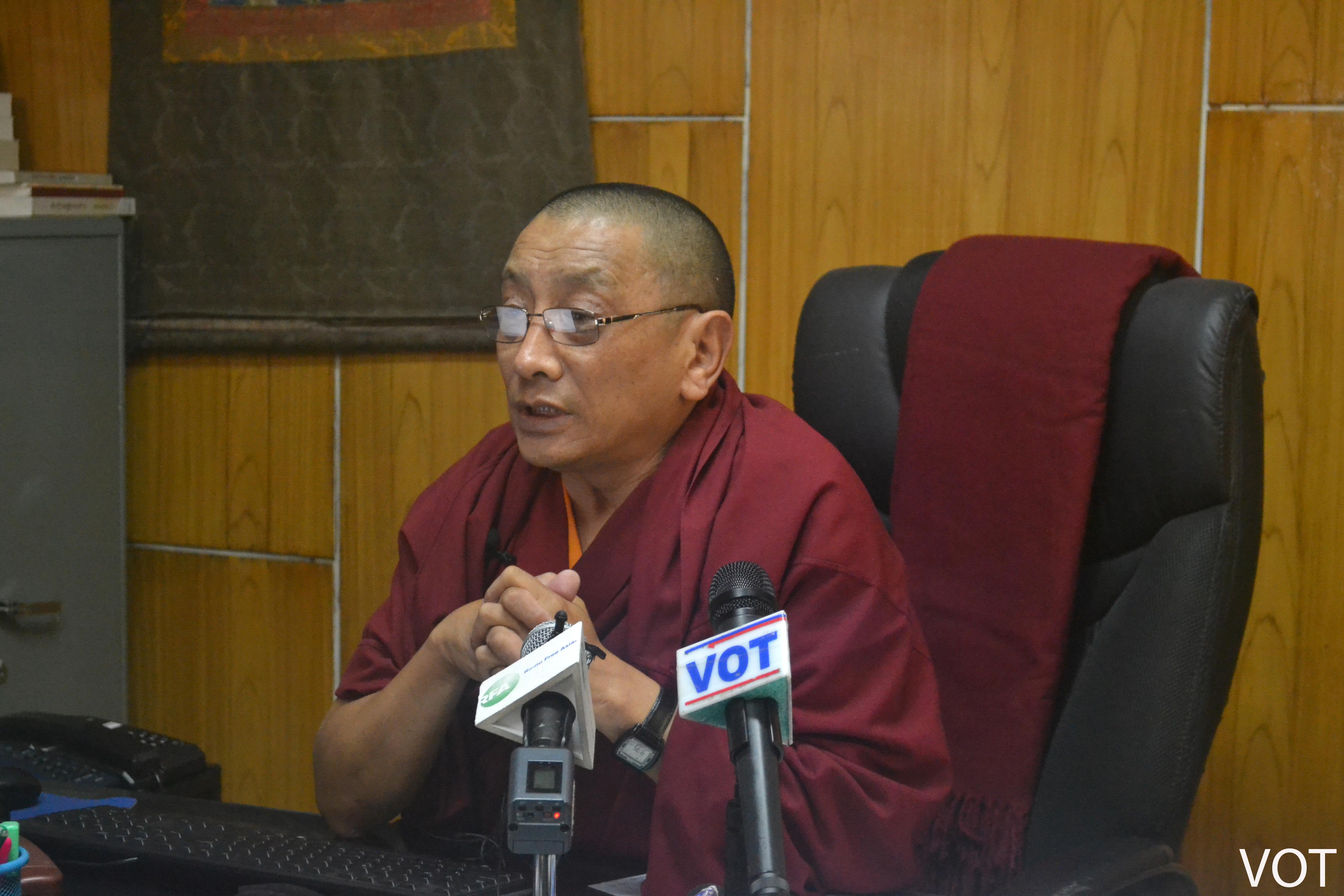 སྲིད་ཚབ་མཆོག་གིས་ཨ་སྒོར་ས་ཡ་གཅིག་དང་ཕྱེད་ཀ་དེ་བུ་ལོན་མ་རེད་གནང་སྦྱིན་རང་རེད་ཅེས་བསྐྱར་ནན་གནང་སོང་། སྲིད་ཚབ་མཆོག་གིས་ཨ་སྒོར་ས་ཡ་གཅིག་དང་ཕྱེད་ཀ་དེ་བུ་ལོན་མ་རེད་གནང་སྦྱིན་རང་རེད་ཅེས་བསྐྱར་ནན་གནང་སོང་།