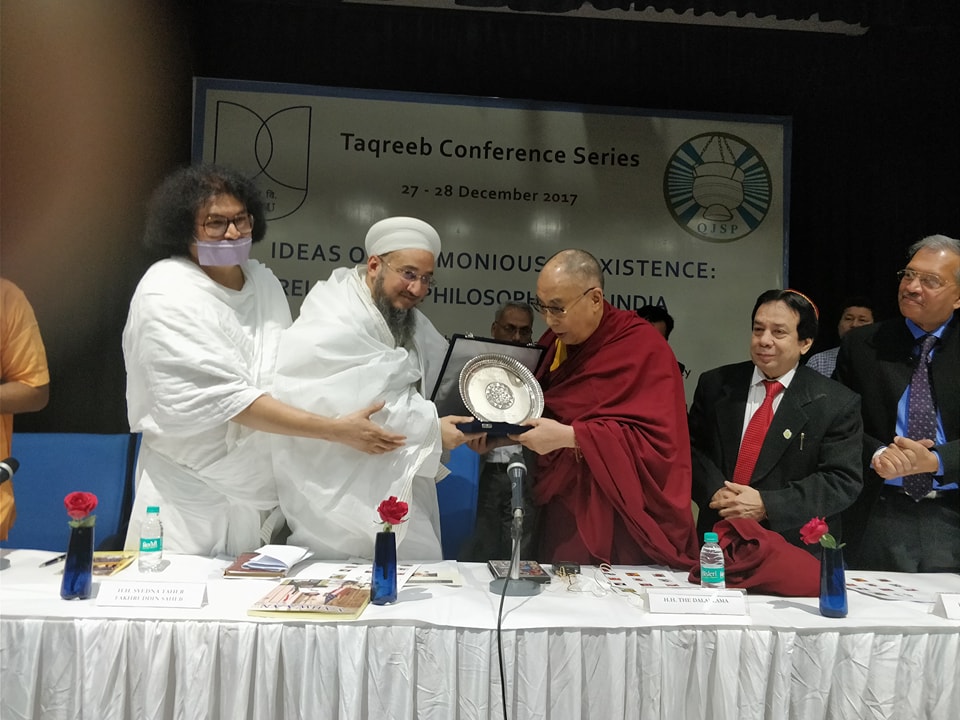 ༸གོང་ས་མཆོག་ལ་ཁ་ཆེའི་ཆོས་ལུགས་ཀྱི་དབུ་ཁྲིད་ཞིག་ནས་ཆེས་བསྟོད་གཟེངས་རྟགས་ཤིག་ཕུལ་འདུག ༸གོང་ས་མཆོག་ལ་ཁ་ཆེའི་ཆོས་ལུགས་ཀྱི་དབུ་ཁྲིད་ཞིག་ནས་ཆེས་བསྟོད་གཟེངས་རྟགས་ཤིག་ཕུལ་འདུག