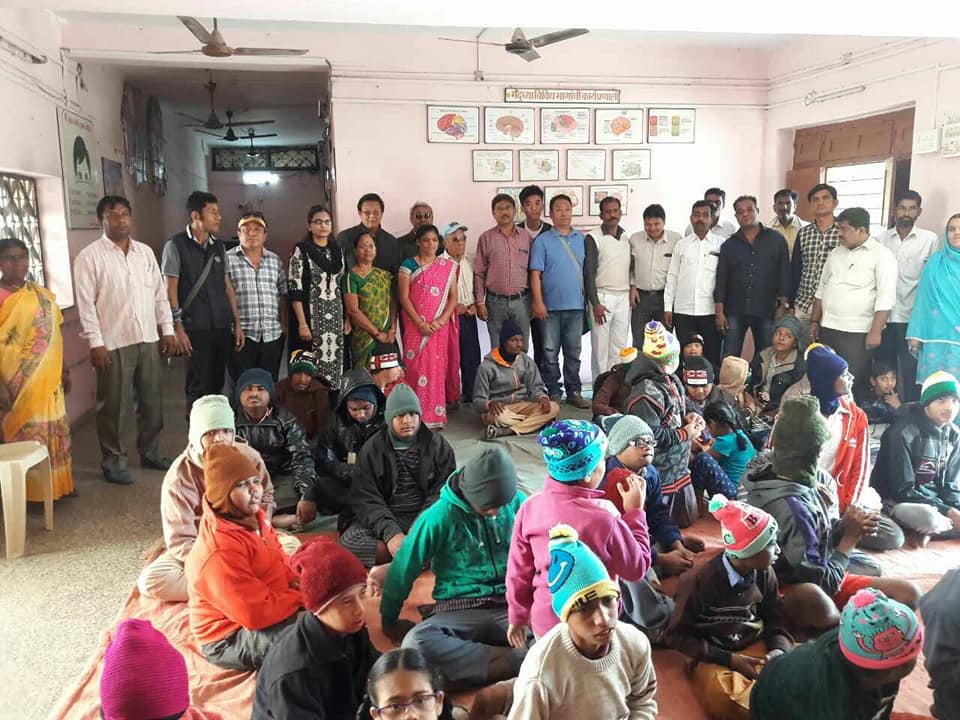 Maharashtra བོད་མི་སུད་ཚོང་བ་ཚོས་ས་གནས་སུ་སྦྱིན་གཏོང་ལས་འགུལ་ཞིག་སྤེལ་འདུག Maharashtra བོད་མི་སུད་ཚོང་བ་ཚོས་ས་གནས་སུ་སྦྱིན་གཏོང་ལས་འགུལ་ཞིག་སྤེལ་འདུག