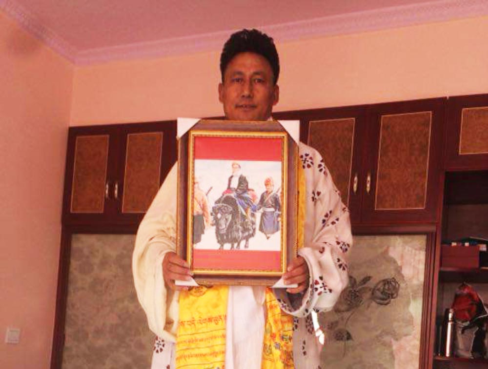 ཆབ་སྲིད་བཙོན་ཟུར་སོག་མཁར་བློ་གྲོས་ལགས་བོད་སོག་རྫོང་གི་བཙོན་ཁང་དུ་བཀག་བསྐྱིལ་བྱེད་མུས་རེད་འདུག ཆབ་སྲིད་བཙོན་ཟུར་སོག་མཁར་བློ་གྲོས་ལགས་བོད་སོག་རྫོང་གི་བཙོན་ཁང་དུ་བཀག་བསྐྱིལ་བྱེད་མུས་རེད་འདུག