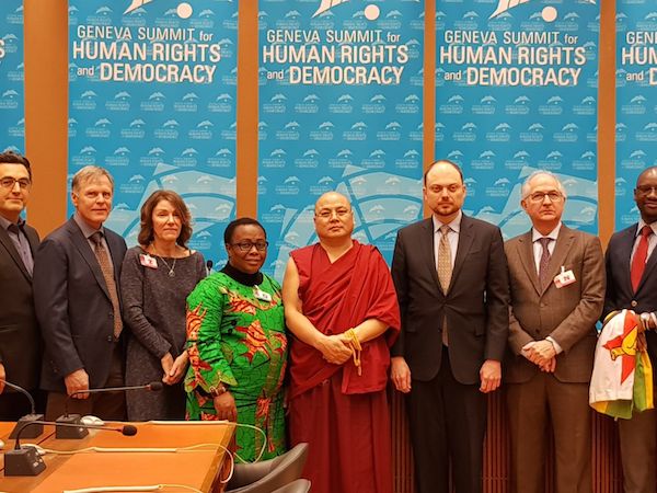 མགོ་ལོག་འཇིགས་མེད་ལགས་ཀྱིས་ཇི་ནི་ཝ་ལྷན་ཚོགས་ཐོག་བོད་ནང་གི་འགྲོ་བ་མིའི་ཐོབ་ཐང་སྐོར་གླེང་བ། མགོ་ལོག་འཇིགས་མེད་ལགས་ཀྱིས་ཇི་ནི་ཝ་ལྷན་ཚོགས་ཐོག་བོད་ནང་གི་འགྲོ་བ་མིའི་ཐོབ་ཐང་སྐོར་གླེང་བ།