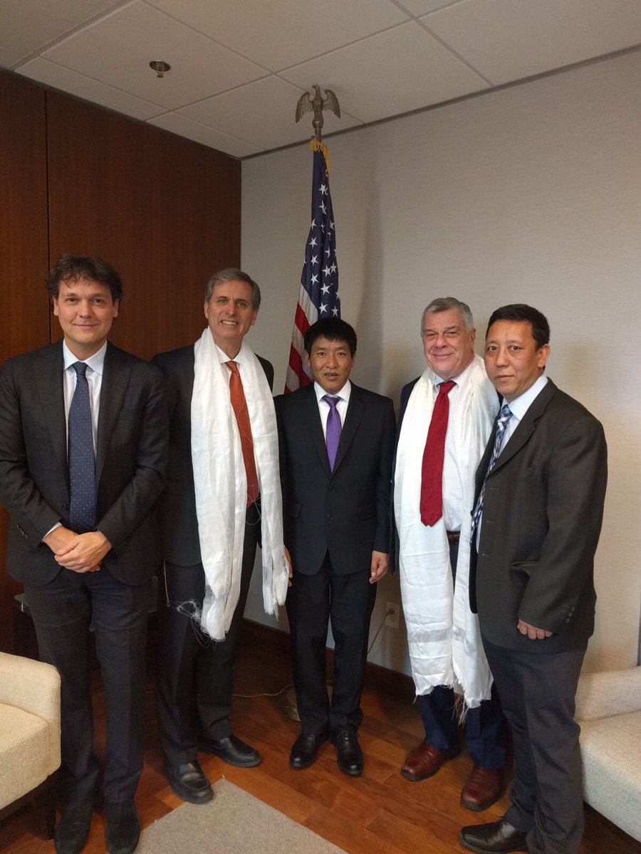 འཇིགས་བྲལ་གློག་བརྙན་གཞོན་ནུ་ལྷན་ཚོགས་ཀྱིས་བརྒྱུད་སྐུལ་བྱས་པ་ཞིག་་ཡིན་ཞེས་བརྗོད་དགོས་བཤད་བྱུང་། འཇིགས་བྲལ་གློག་བརྙན་གཞོན་ནུ་ལྷན་ཚོགས་ཀྱིས་བརྒྱུད་སྐུལ་བྱས་པ་ཞིག་་ཡིན་ཞེས་བརྗོད་དགོས་བཤད་བྱུང་།