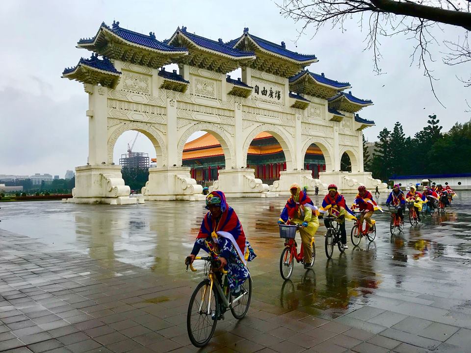 ཐེ་ཝན་ནང་བོད་རང་དབང་ཆེད་རྐང་འཁོར་སྐོར་བསྐྱོད་ལས་འགུལ་སྤེལ་བ། ཐེ་ཝན་ནང་བོད་རང་དབང་ཆེད་རྐང་འཁོར་སྐོར་བསྐྱོད་ལས་འགུལ་སྤེལ་བ།