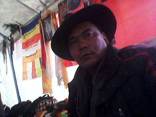 ཆབ་སྲིད་བཙོན་ཟུར་ཚེ་མགོན་རྒྱལ་ལགས་ལ་ཁ་བྲལ་ངན་སྐུལ་བྱས་པའི་ནག་ཉེས་འོག་ལོ་གསུམ་གྱི་བཙོན་འཇུག་ཁྲིམས་ཐག་བཅད་པ། ཆབ་སྲིད་བཙོན་ཟུར་ཚེ་མགོན་རྒྱལ་ལགས་ལ་ཁ་བྲལ་ངན་སྐུལ་བྱས་པའི་ནག་ཉེས་འོག་ལོ་གསུམ་གྱི་བཙོན་འཇུག་ཁྲིམས་ཐག་བཅད་པ།