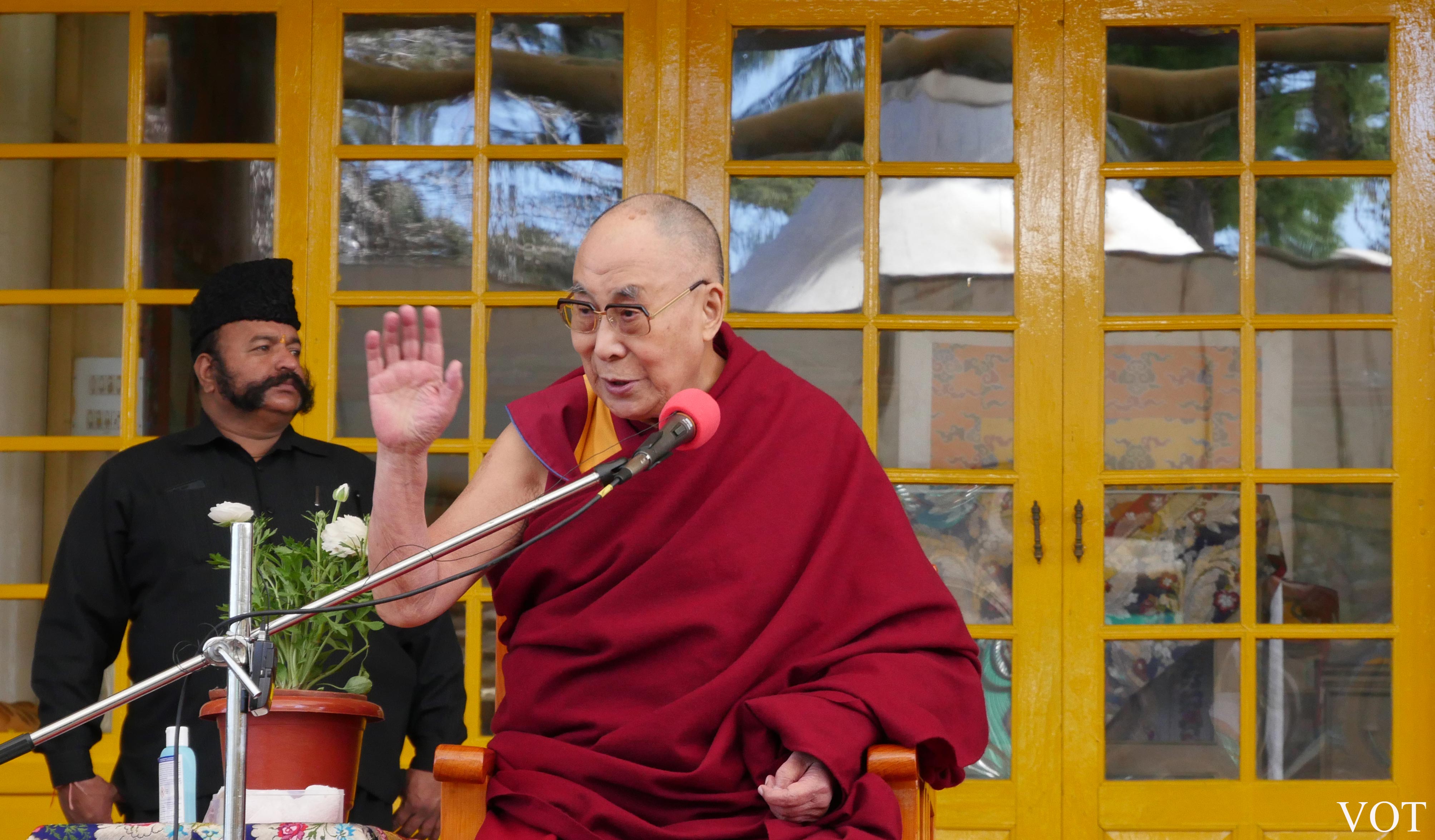 ༸གོང་ས་མཆོག་གིས་དེང་གི་འཛམ་གླིང་འདི་སྤྱི་ཚོགས་གཅིག་ལྟར་ཆགས་ཡོད་པའི་ལམ་སྟོན་མཛད་པ། ༸གོང་ས་མཆོག་གིས་དེང་གི་འཛམ་གླིང་འདི་སྤྱི་ཚོགས་གཅིག་ལྟར་ཆགས་ཡོད་པའི་ལམ་སྟོན་མཛད་པ།