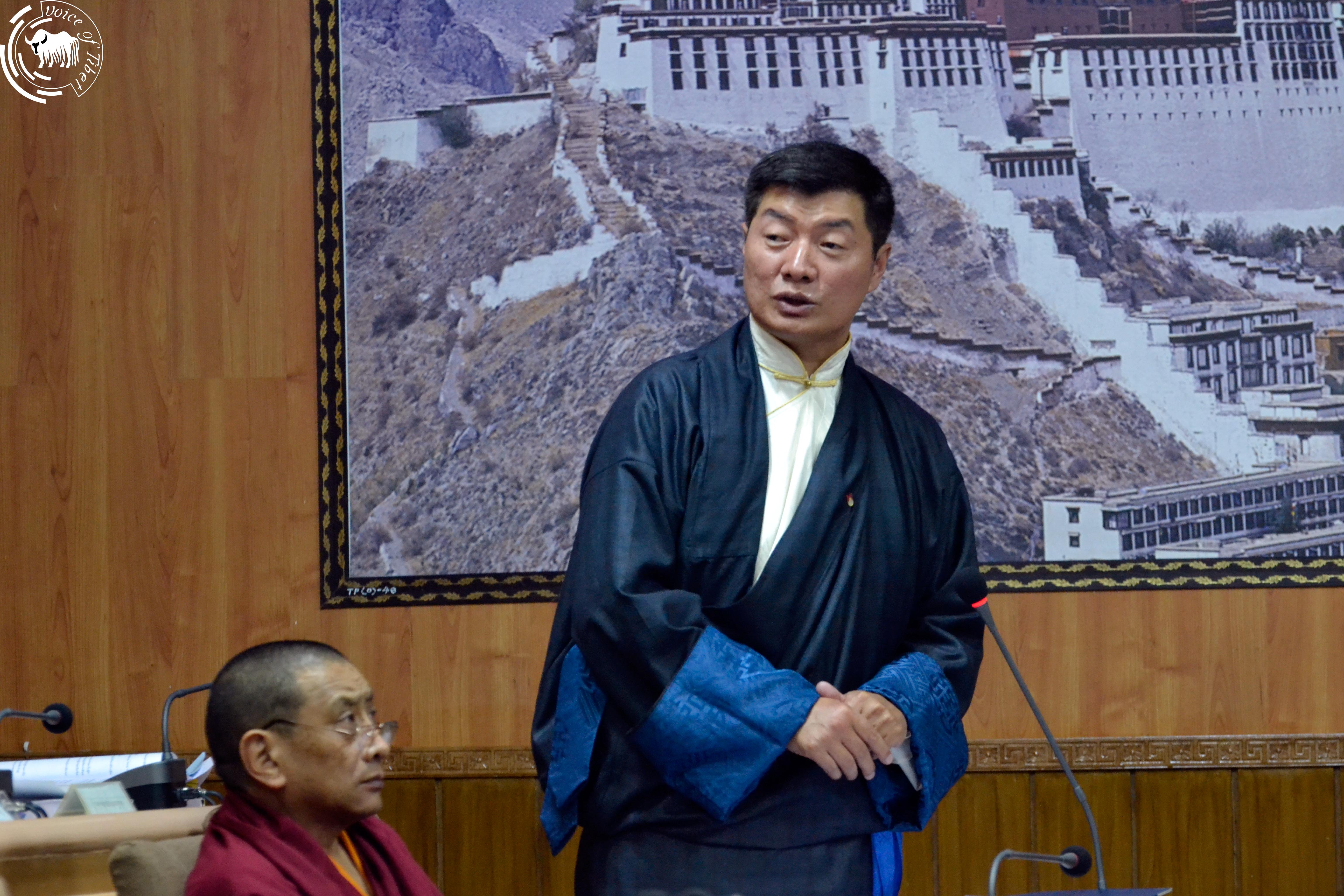 སྲིད་སྐྱོང་མཆོག་གིས་བདེན་རྒྱབ་དང་བླངས་མི་མང་གི་རེ་འདུན་ལ་མོས་མཐུན་མེད་ཅེས་གསུངས་སོང་། སྲིད་སྐྱོང་མཆོག་གིས་བདེན་རྒྱབ་དང་བླངས་མི་མང་གི་རེ་འདུན་ལ་མོས་མཐུན་མེད་ཅེས་གསུངས་སོང་།