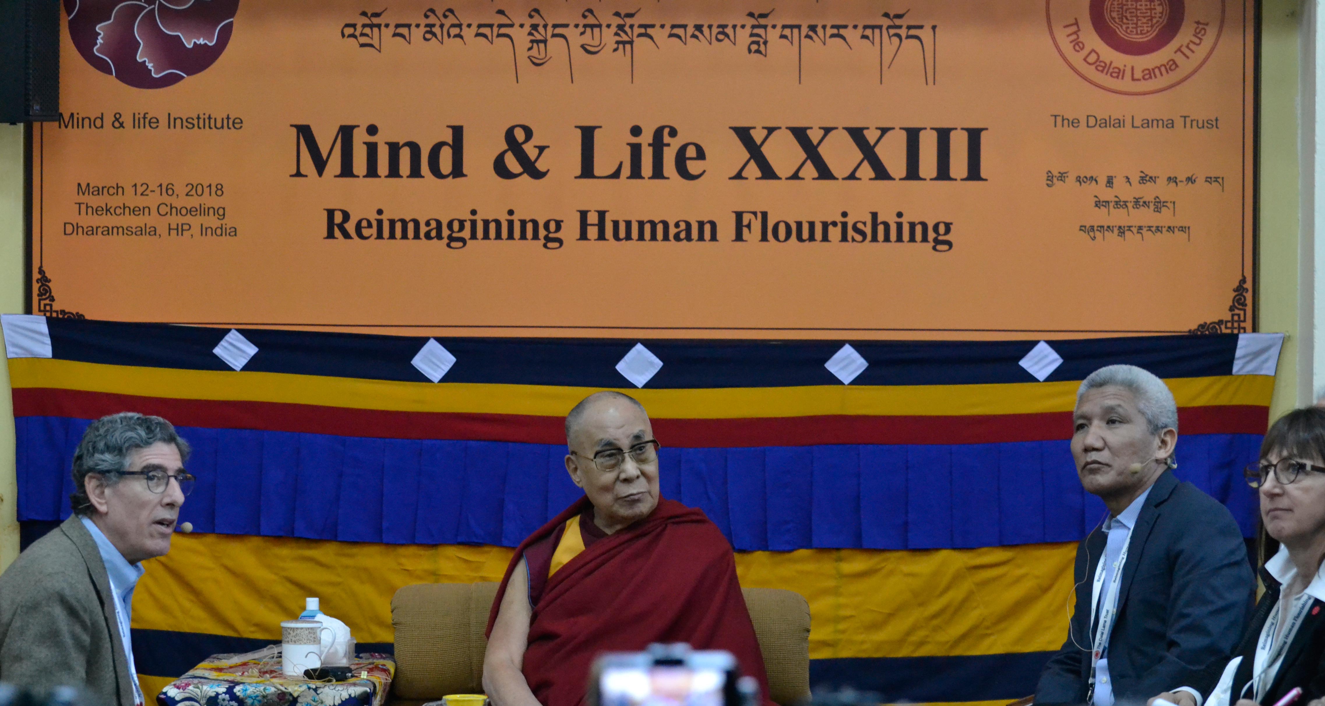 ༸གོང་ས་མཆོག་དབུ་བཞུགས་ཐོག་སེམས་དང་སྲོག་གི་ཚོགས་འདུ་ཐེངས་ ༣༣ དབུ་འཛུགས་གནང་བ། ༸གོང་ས་མཆོག་དབུ་བཞུགས་ཐོག་སེམས་དང་སྲོག་གི་ཚོགས་འདུ་ཐེངས་ ༣༣ དབུ་འཛུགས་གནང་བ།