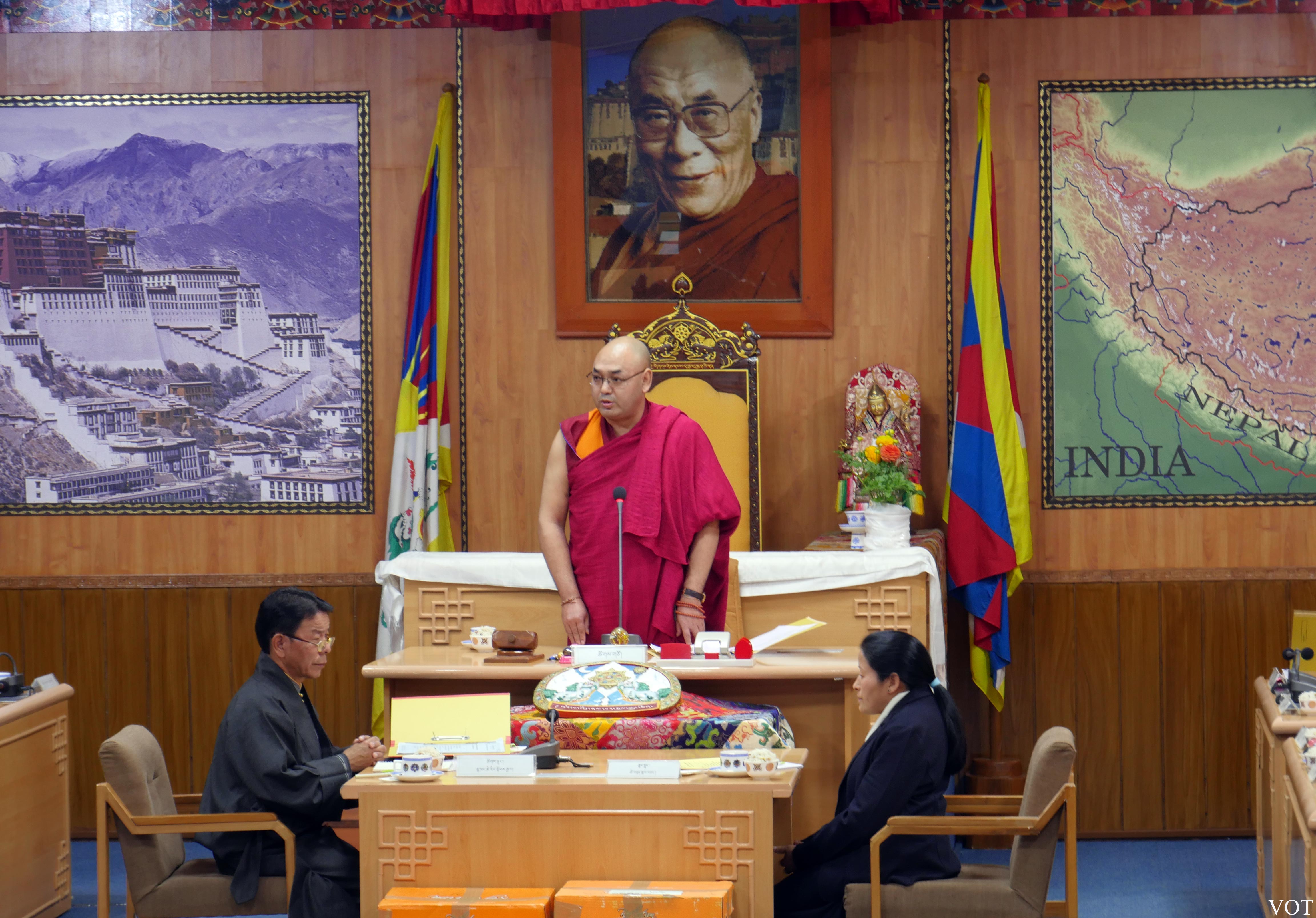 འཛིན་སྐྱོང་བཀའ་ཤག་ནས་གྲོས་ཚོགས་འཐུས་མི་རྣམ་པའི་དགོངས་ཚུལ་ལ་གོ་བསྡུར་ནན་པོ་གནང་ཐོག་བྱ་ལམ་བྱ་བདེའི་དགོངས་བཞེས་དགོས་པའི་འབོད་སྐུལ་གནང་བ། འཛིན་སྐྱོང་བཀའ་ཤག་ནས་གྲོས་ཚོགས་འཐུས་མི་རྣམ་པའི་དགོངས་ཚུལ་ལ་གོ་བསྡུར་ནན་པོ་གནང་ཐོག་བྱ་ལམ་བྱ་བདེའི་དགོངས་བཞེས་དགོས་པའི་འབོད་སྐུལ་གནང་བ།