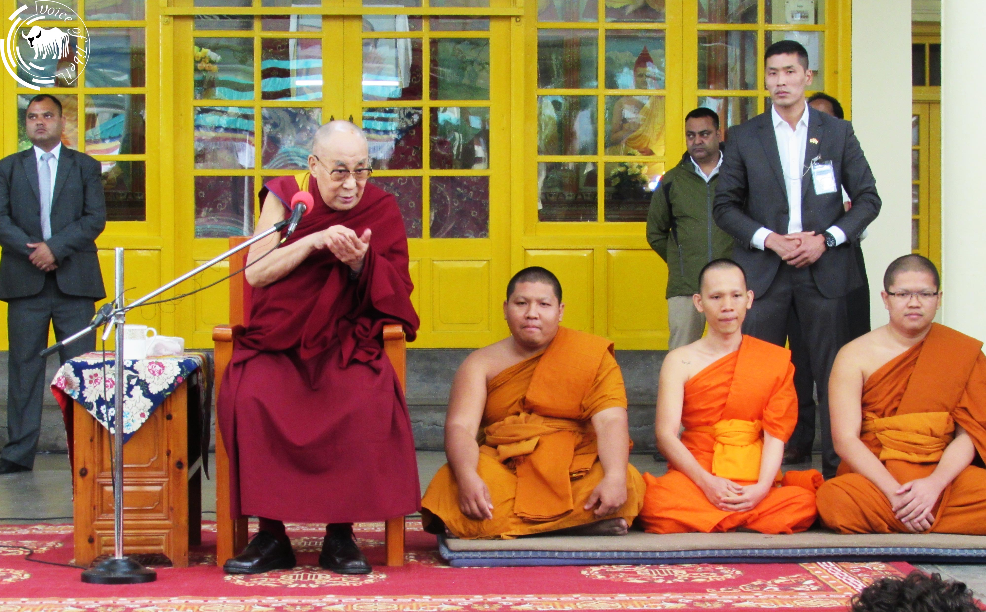 ༸གོང་ས་མཆོག་གིས་འགྲོ་བ་མིའི་གཅིག་གྱུར་གྱི་འདུ་ཤེས་ཐོག་དཀའ་ངལ་སེལ་དགོས་གལ་ཡིན་པའི་ལམ་སྟོན་མཛད་པ། ༸གོང་ས་མཆོག་གིས་འགྲོ་བ་མིའི་གཅིག་གྱུར་གྱི་འདུ་ཤེས་ཐོག་དཀའ་ངལ་སེལ་དགོས་གལ་ཡིན་པའི་ལམ་སྟོན་མཛད་པ།