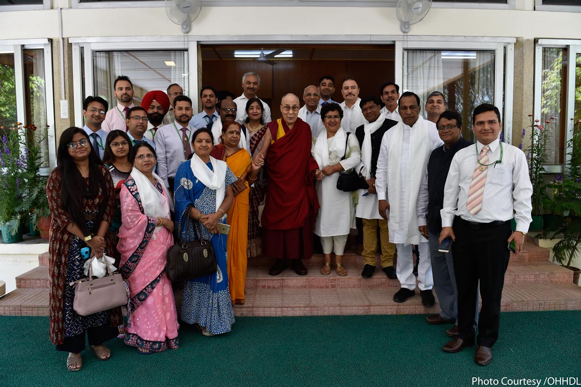 རྒྱ་གར་གྱི་གྲོས་ཚོགས་གོང་འོག་གི་འཐུས་མི་ ༡༦ ནས་༸གོང་ས་མཆོག་ལ་མཇལ་བཅར་ཞུས་པ། རྒྱ་གར་གྱི་གྲོས་ཚོགས་གོང་འོག་གི་འཐུས་མི་ ༡༦ ནས་༸གོང་ས་མཆོག་ལ་མཇལ་བཅར་ཞུས་པ།