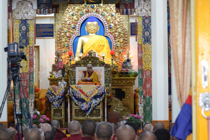 ༸གོང་ས་མཆོག་གིས་ཇོ་ལུགས་སྤྱན་རས་གཟིགས་ཡི་གེ་དྲུག་མའི་རྗེས་གནང་བསྩལ་སོང་། ༸གོང་ས་མཆོག་གིས་ཇོ་ལུགས་སྤྱན་རས་གཟིགས་ཡི་གེ་དྲུག་མའི་རྗེས་གནང་བསྩལ་སོང་།