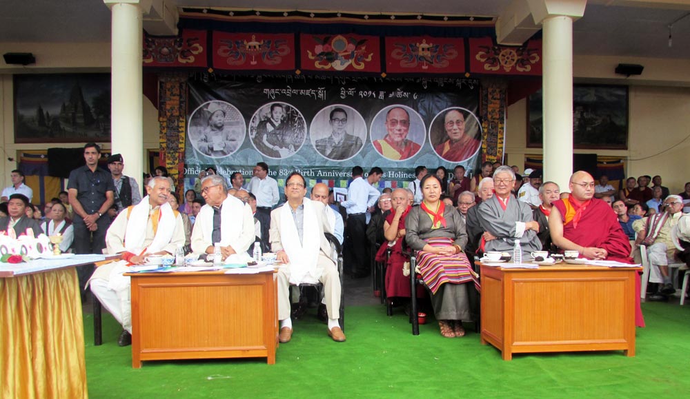༸གོང་ས་མཆོག་༸སྐུ་ཚེ་ཞབས་པད་ཡུན་དུ་བརྟན་པ་དང་མཛད་འཕྲིན་ཆེ་ཆེར་རྒྱས་དགོས་པ་ནི་བོད་མིའི་འཕྲལ་ཕུགས་གཉིས་ཀའི་བདེ་སྐྱིད་ཀྱི་རྩ་བ་ཡིན། ༸གོང་ས་མཆོག་༸སྐུ་ཚེ་ཞབས་པད་ཡུན་དུ་བརྟན་པ་དང་མཛད་འཕྲིན་ཆེ་ཆེར་རྒྱས་དགོས་པ་ནི་བོད་མིའི་འཕྲལ་ཕུགས་གཉིས་ཀའི་བདེ་སྐྱིད་ཀྱི་རྩ་བ་ཡིན།