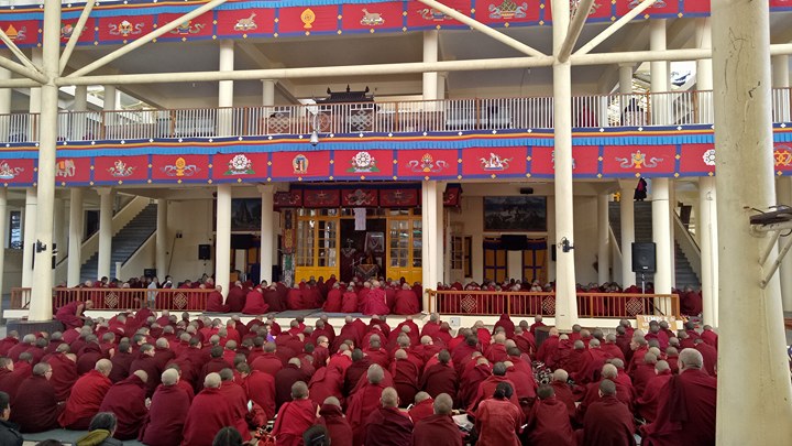 བཞུགས་སྒར་དུ་ཆོ་འཕྲུལ་སྨོན་ལམ་ཆེན་མོ་དབུ་འཛུགས་གནང་བ། བཞུགས་སྒར་དུ་ཆོ་འཕྲུལ་སྨོན་ལམ་ཆེན་མོ་དབུ་འཛུགས་གནང་བ།