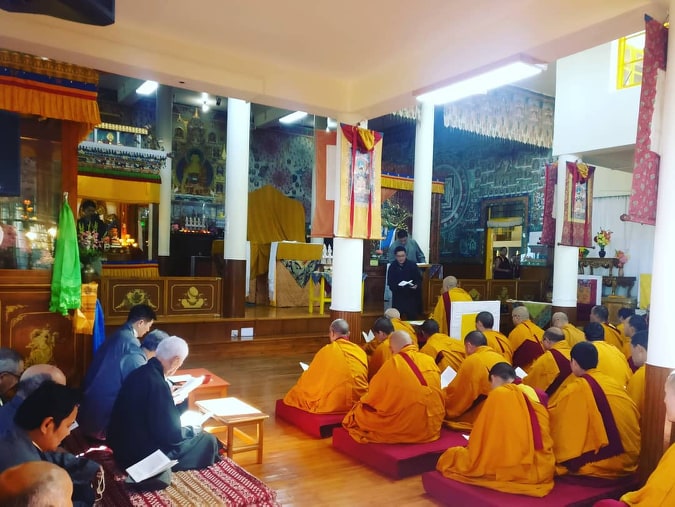 དྲག་པོའི་བཀའ་རྒྱ་བསྡམས་པའི་ལོ་རྒྱུས་དྲན་གསོ་དང་འབྲེལ་རྒྱལ་གཅེས་པ་རྣམས་ལ་རྗེས་དྲན་གུས་འདུད་ཞུས་བ། དྲག་པོའི་བཀའ་རྒྱ་བསྡམས་པའི་ལོ་རྒྱུས་དྲན་གསོ་དང་འབྲེལ་རྒྱལ་གཅེས་པ་རྣམས་ལ་རྗེས་དྲན་གུས་འདུད་ཞུས་བ།