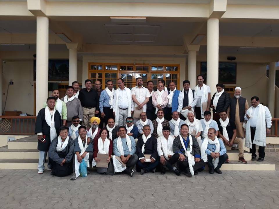 རྒྱ་གར་རྒྱལ་ཡོངས་བཙན་བྱོལ་བོད་མིའི་ཚོང་པ་ཚོགས་པས་གྲོས་ཆོད་དྲུག་གཏན་འབེབས་ཐོག་ཚོགས་འདུ་མཇུག་སྒྲིལ་གནང་བ། རྒྱ་གར་རྒྱལ་ཡོངས་བཙན་བྱོལ་བོད་མིའི་ཚོང་པ་ཚོགས་པས་གྲོས་ཆོད་དྲུག་གཏན་འབེབས་ཐོག་ཚོགས་འདུ་མཇུག་སྒྲིལ་གནང་བ།