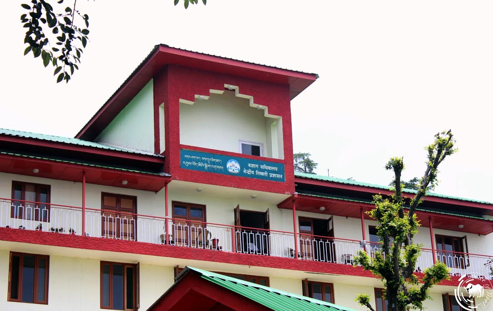 དབུས་བོད་མིའི་སྒྲིག་འཛུགས་ཀྱིས་ཀེ་ར་ལའི་ནང་ཆུ་ལོག་གི་གོད་ཆག་ཕོག་མཁན་ཚོར་ངལ་སེལ་རོགས་དངུལ་ཧིན་སྒོར་འབུམ་ལྔ་གསོལ་བསྩལ། དབུས་བོད་མིའི་སྒྲིག་འཛུགས་ཀྱིས་ཀེ་ར་ལའི་ནང་ཆུ་ལོག་གི་གོད་ཆག་ཕོག་མཁན་ཚོར་ངལ་སེལ་རོགས་དངུལ་ཧིན་སྒོར་འབུམ་ལྔ་གསོལ་བསྩལ།
